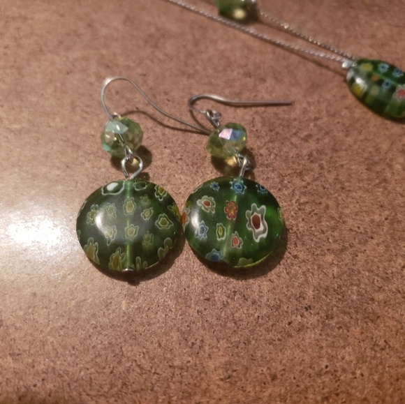 Earring and necklace set - Picture 2 of 2